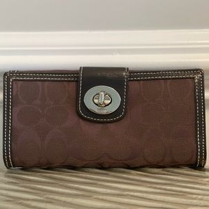 Authentic Signature Turnlock Coach Wallet